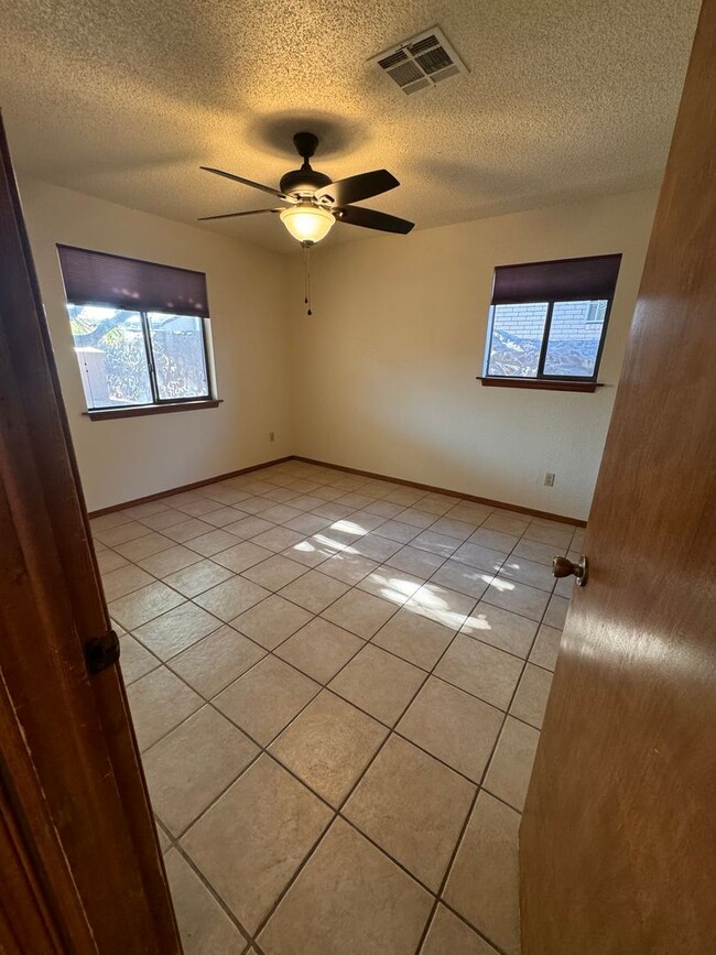 Building Photo - $500 off first months rent, Nice Home in t...