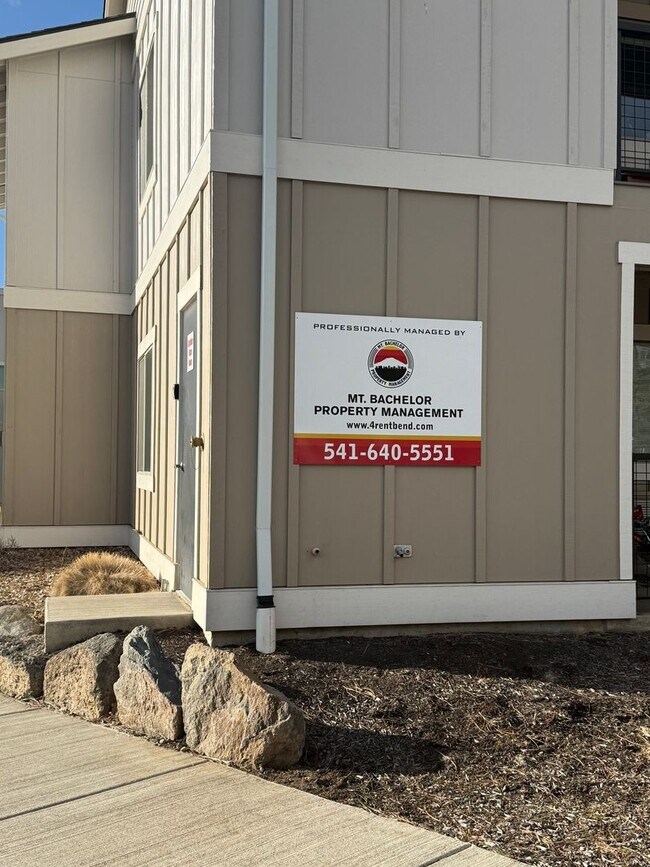 Building Photo - 940 W Felicity Ln