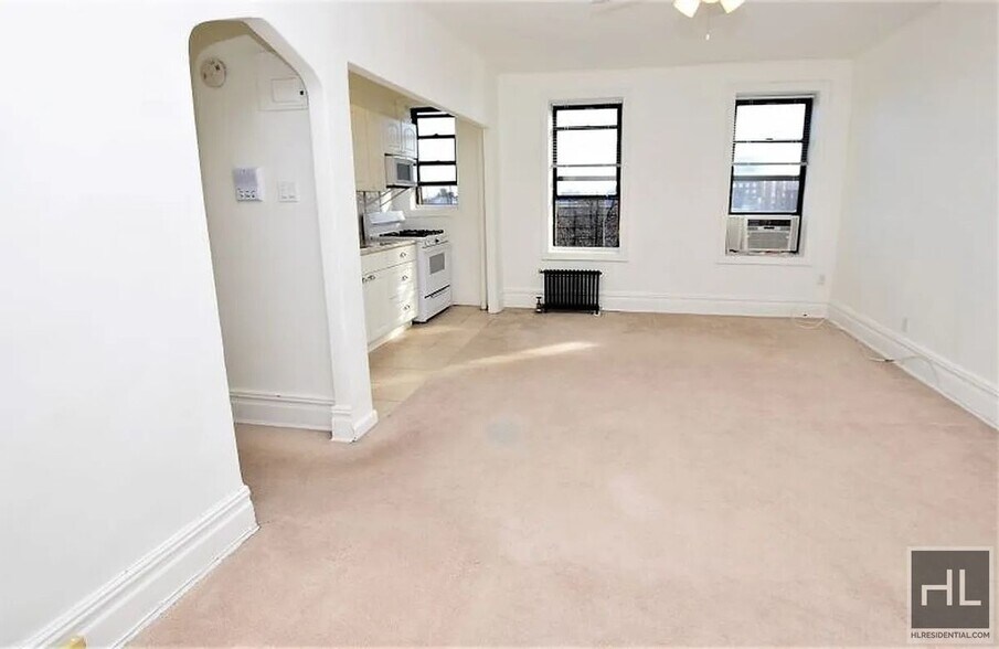 Building Photo - 43 AVENUE