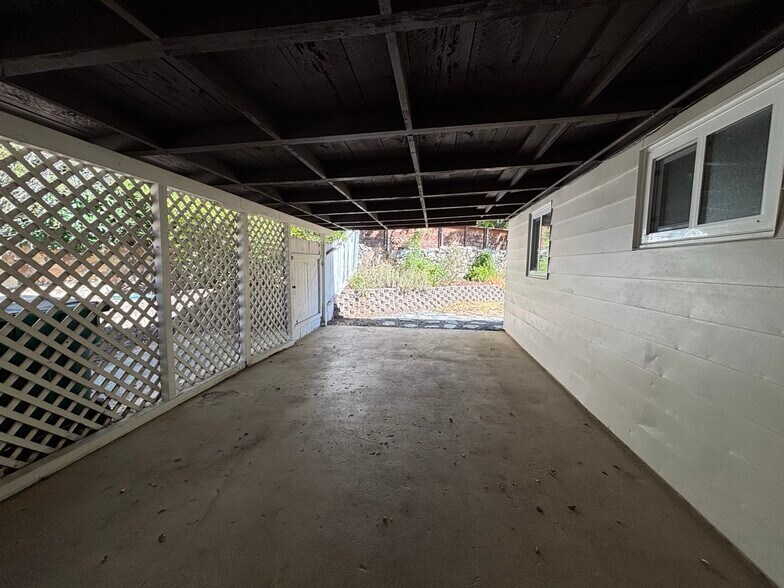Building Photo - 2837 Hocking St