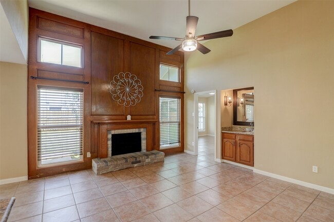 Building Photo - 17010 Cairnladdie St