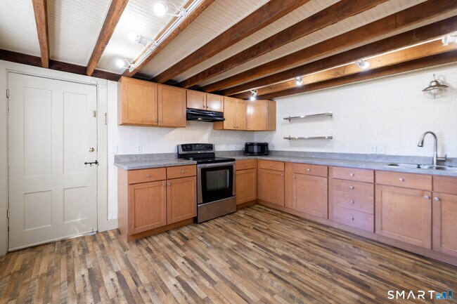 Building Photo - 1187 Mt Carmel Ave