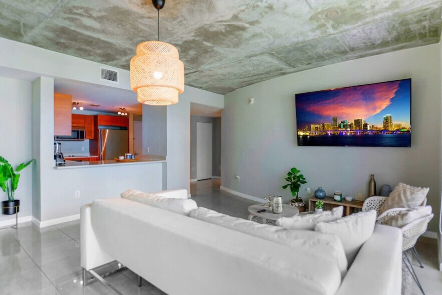 Building Photo - 3250 NE 1st Ave