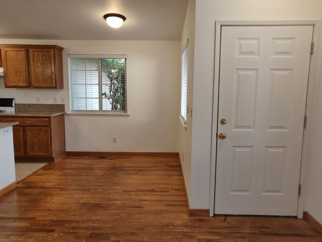 Building Photo - 2x2 duplex with a fenced yard, single-car ...