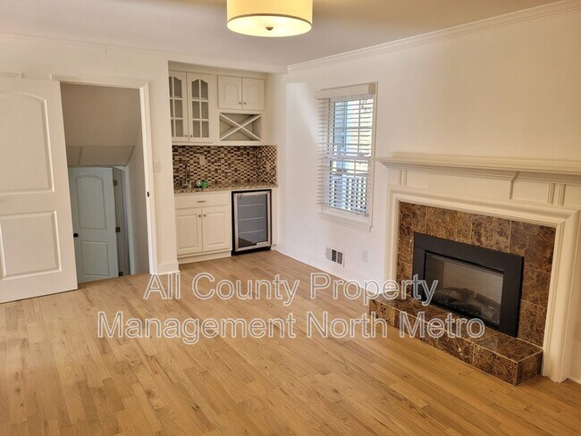 Building Photo - 180 Crestwood Ct