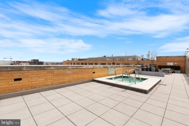 Rooftop hottub - 475 K St NW