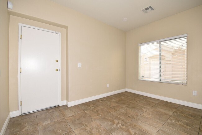 Building Photo - Charming 3-Bedroom, 2.5-Bath Condo with At...