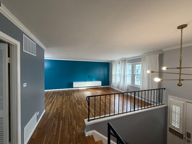 Building Photo - 1200 Glen Ln