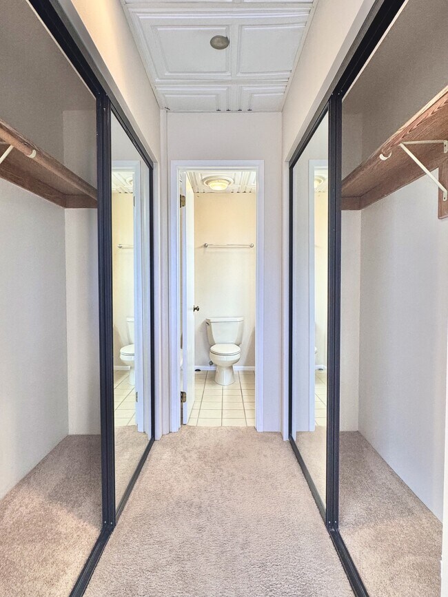 Building Photo - 1885 Main St