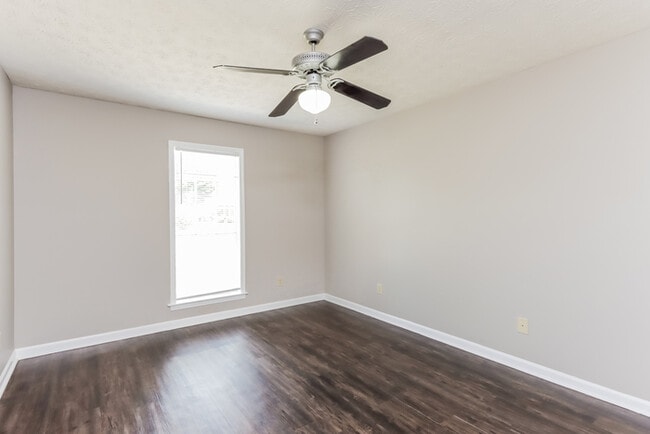 Building Photo - 2645 Fair Oaks Dr