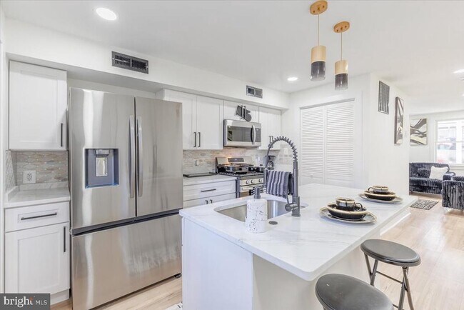 Building Photo - 4702 Meade St NE