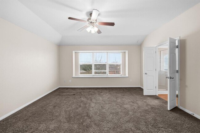 Building Photo - 601 Silver Wing Dr