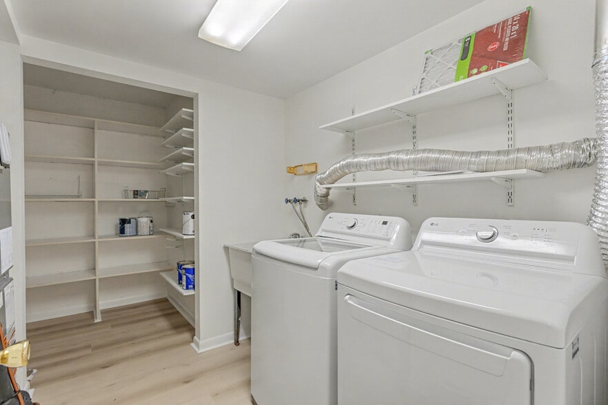 Building Photo - 13 Mullingar Ct