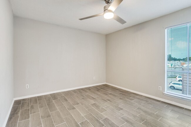 Building Photo - Fully Renovated Condo with Private Pool!