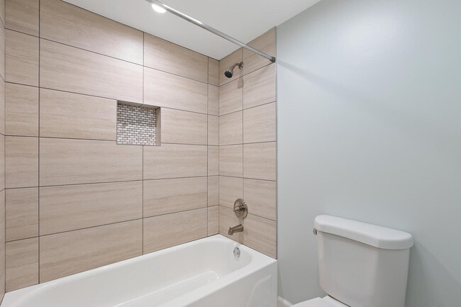 Building Photo - 728 Brandon Pl