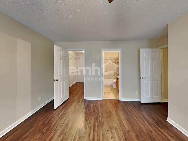 Building Photo - 3162 Bridlerun Dr