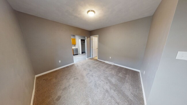 Building Photo - Renovated 2 Bed /1 Bath Single Family Home...
