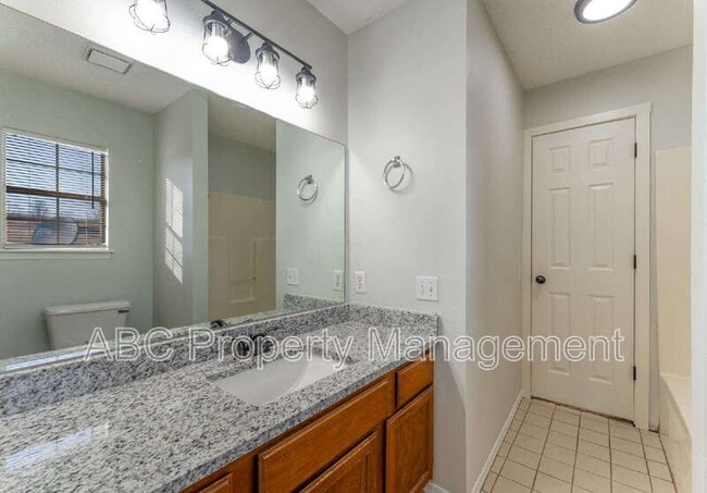 Building Photo - 5803 Samantha St