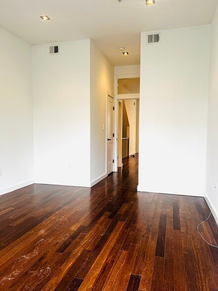 Building Photo - 40 Randolph Pl NW