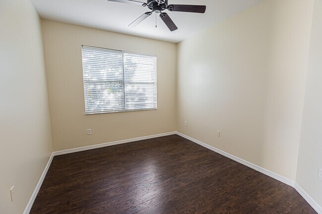 Building Photo - 544 SW Indian Key Dr
