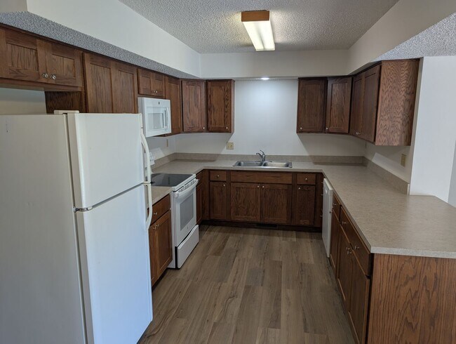 Building Photo - 2215 Mirwyn Ct