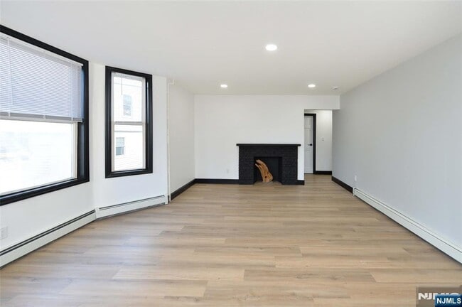 Building Photo - 73 Lafayette Ave