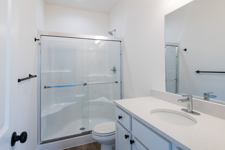Master Bath - 5347 Pinecrest Ct N