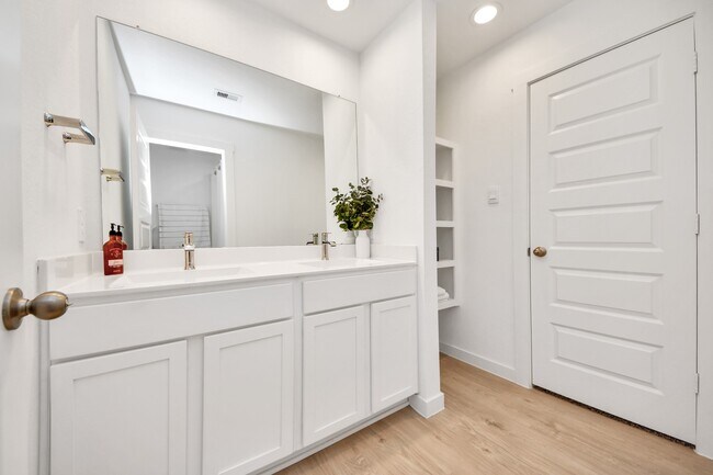 Building Photo - 30119 Gallatin River Ln