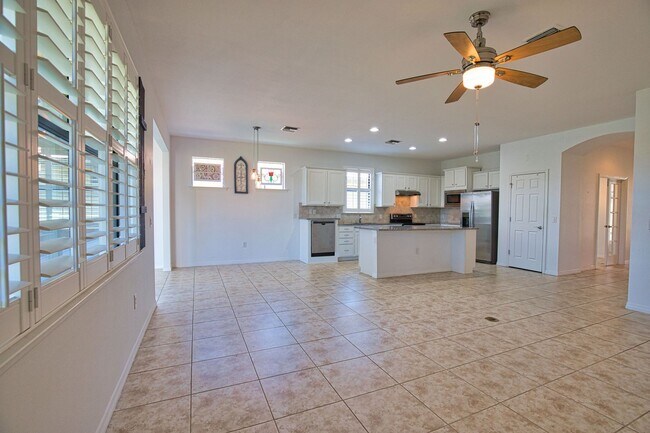 Building Photo - Annual Unfurnished 2 Bedroom 2 Bathroom Ho...