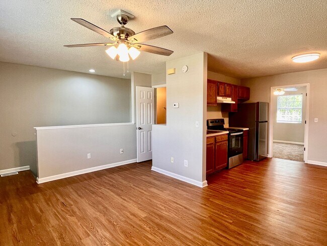 Building Photo - Adorable 1 bed / 1.5 bath with Garage