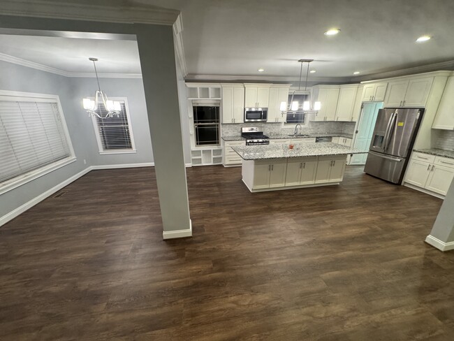 Kitchen and dining room - 9 Allen Ave