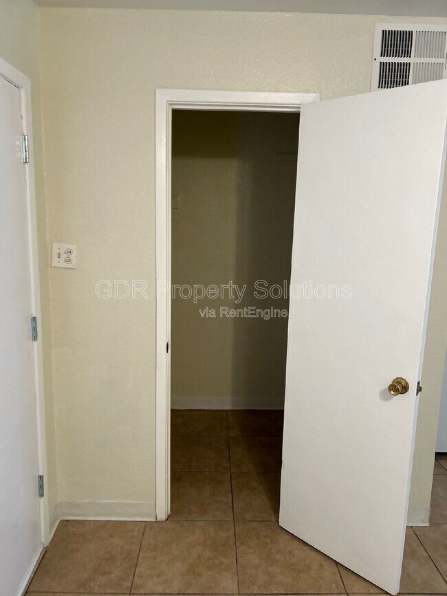 Building Photo - 401 14th St NW