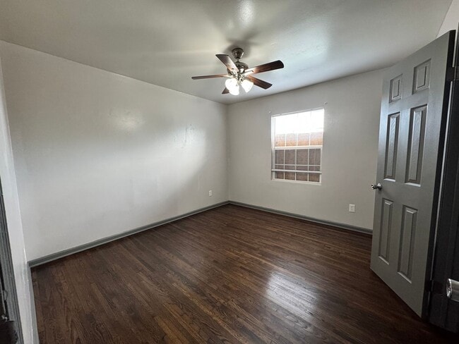 Building Photo - 4 Bedroom/1.5 Bath Home