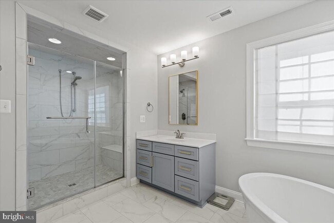 Building Photo - 2061 St Pauls Ct