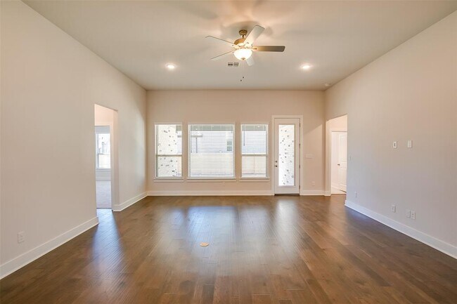 Building Photo - 2900 Miletto Dr