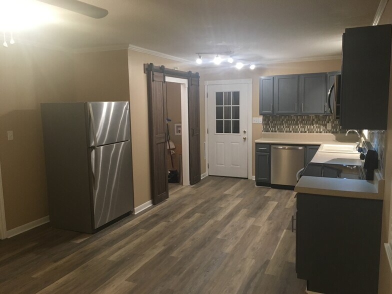 Building Photo - 510 Short St