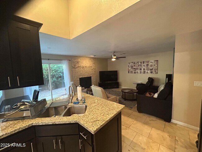 Building Photo - 6002 E Beck Ln