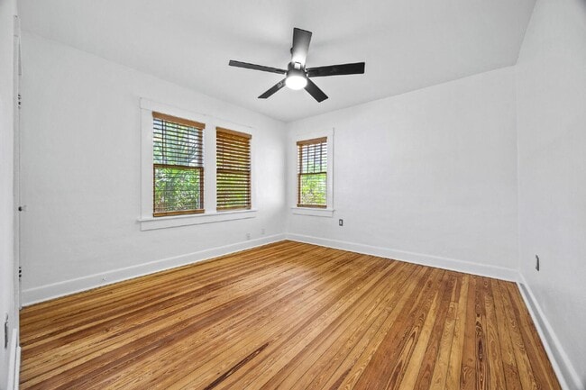 Building Photo - Charming 2-Bed With Backyard Oasis In West Palm Beach!