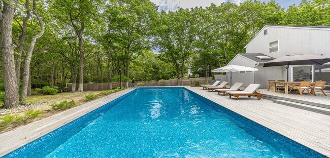 Building Photo - 43 Wooded Oak Ln