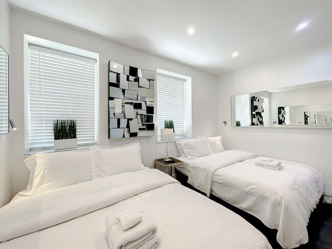 Building Photo - 825 Jimmy Buffett Mem Hwy