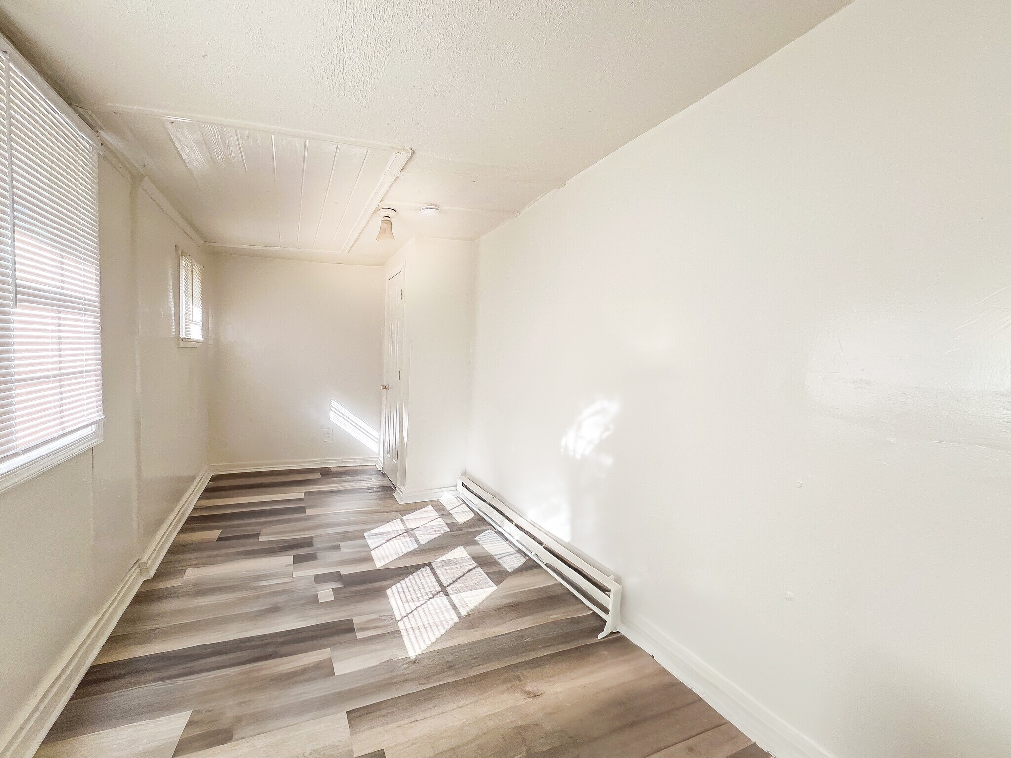 Building Photo - 1102 Custer St