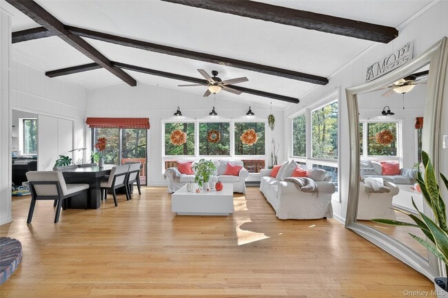 Building Photo - 75 Pebble Path