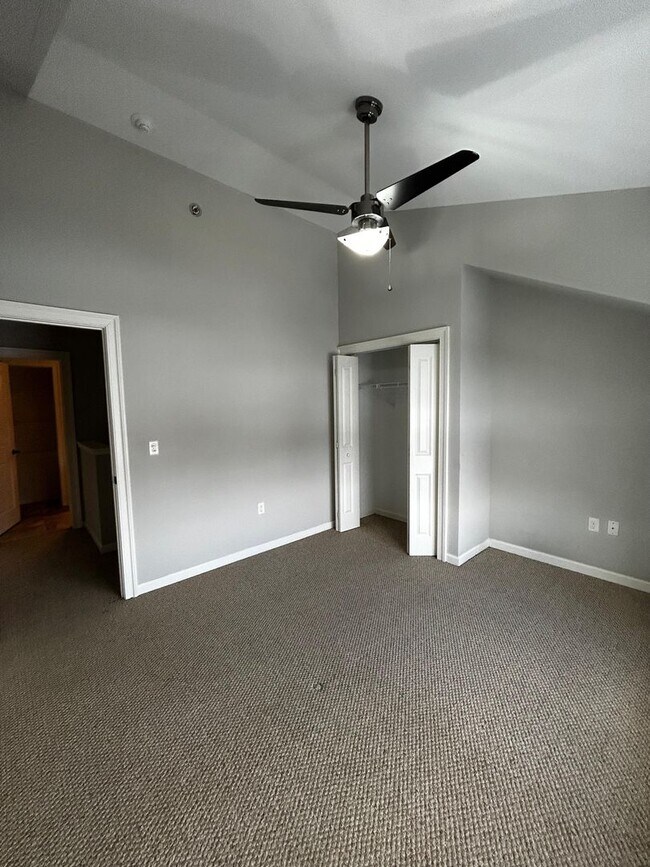 Building Photo - 970 Ridge Ave