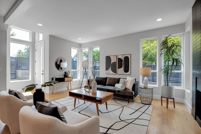 Building Photo - Urban Modern 5 Bedrooms, 3 1/2 Bathrooms, ...