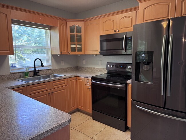 Building Photo - 319 NW Byron St