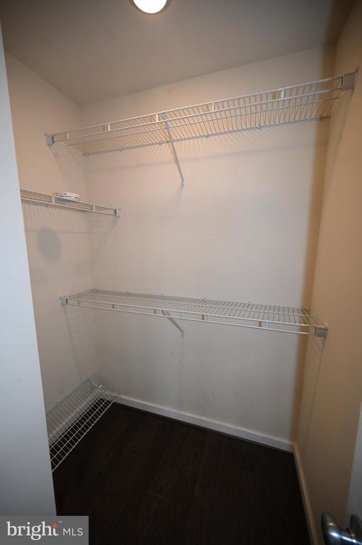 Building Photo - 2413 Glenallan Ave