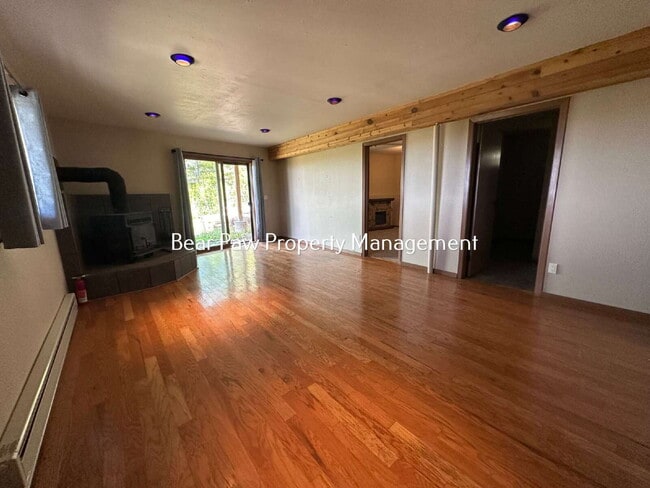 Building Photo - "Charming 3-Bedroom Mountain Retreat in Conifer"