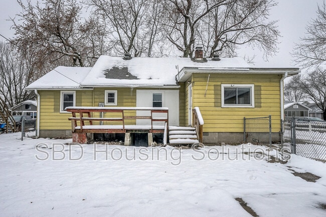 Building Photo - 1211 S Maywood Ave