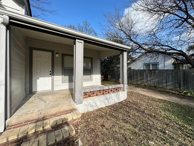 Building Photo - 1506 Willow St