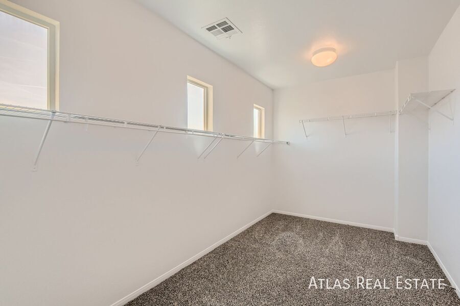 Building Photo - 6522 Chinatown St